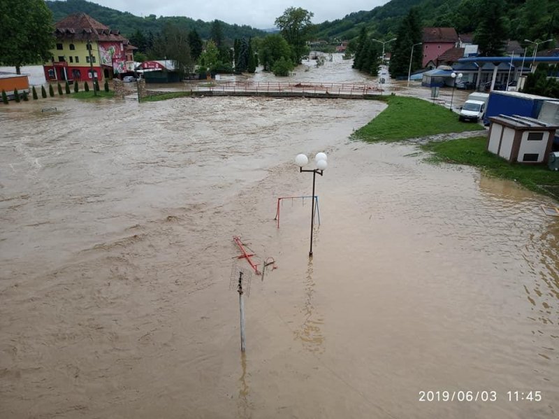 Ob hudih poplavah v Lučanih pomaga tudi pobrateni Dravograd