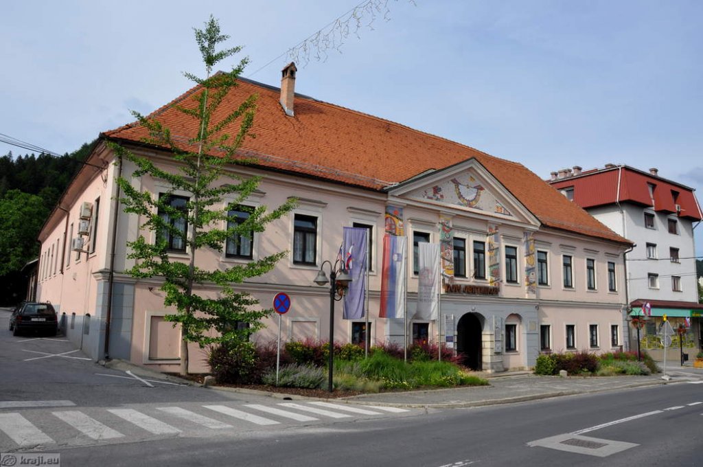 Radeljski gospodarstveniki za postopno zviševanje nadomestila za uporabo stavbnega zemljišča