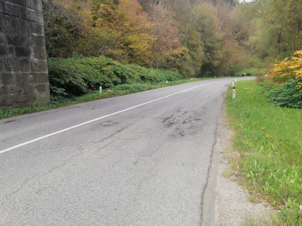 Bomo dočakali obnovo ceste med Dravogradom in Ravnami?