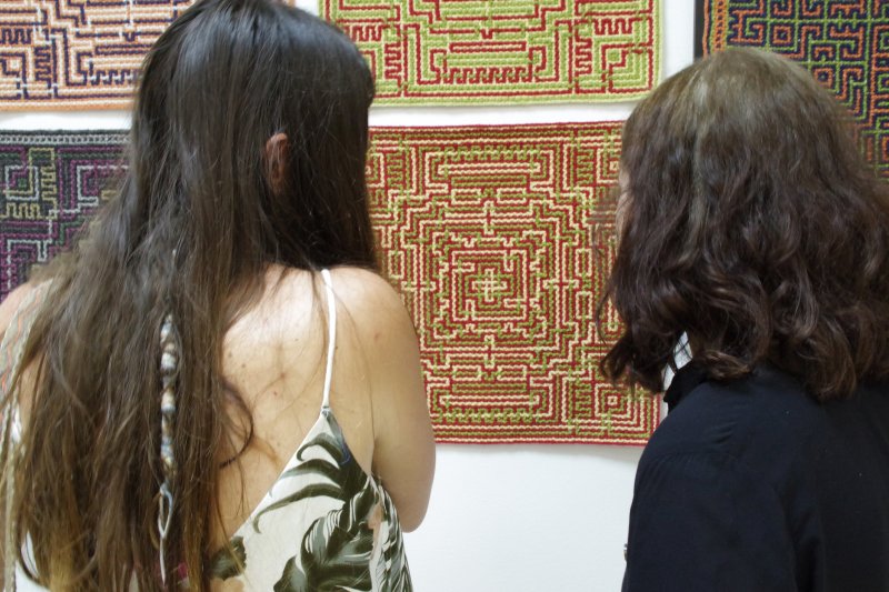 Neprekinjena nit pripovedi meandrov in labirintov