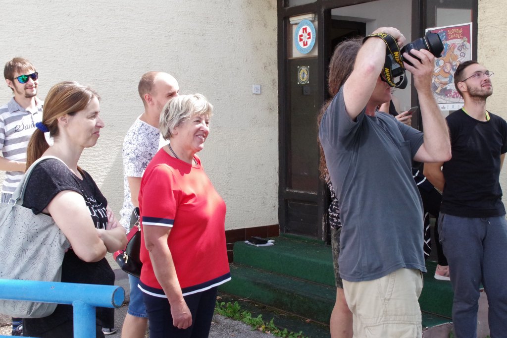 Po fotografiji še pripoved vezenih niti