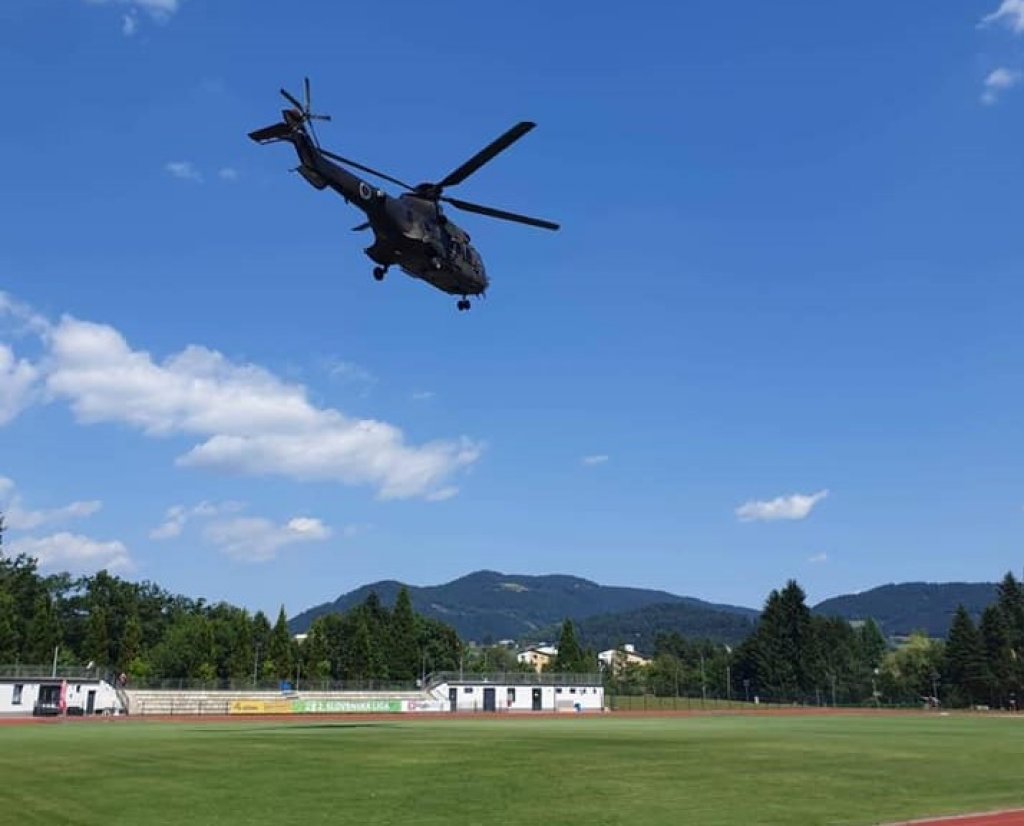 Po padcu z lestve poškodovanca s helikopterjem prepeljali v mariborsko bolnišnico