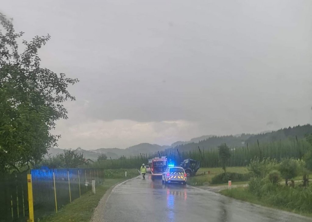Pri Podgorju prometna nesreča z udeležbo tovornjaka