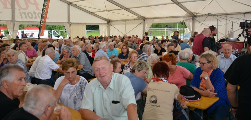 600 upokojenk in upokojencev na tradicionalnem srečanju z županom 600 upokojenk in upokojencev na tradicionalnem srečanju z županom