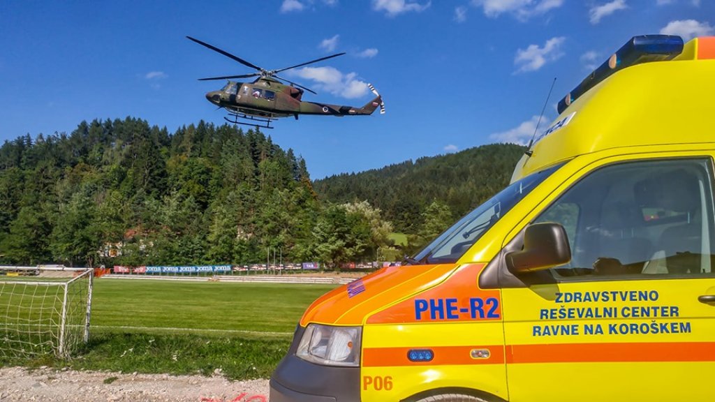 Nesreča pri delu v TAB-u, helikopter prepeljal poškodovanega v Maribor