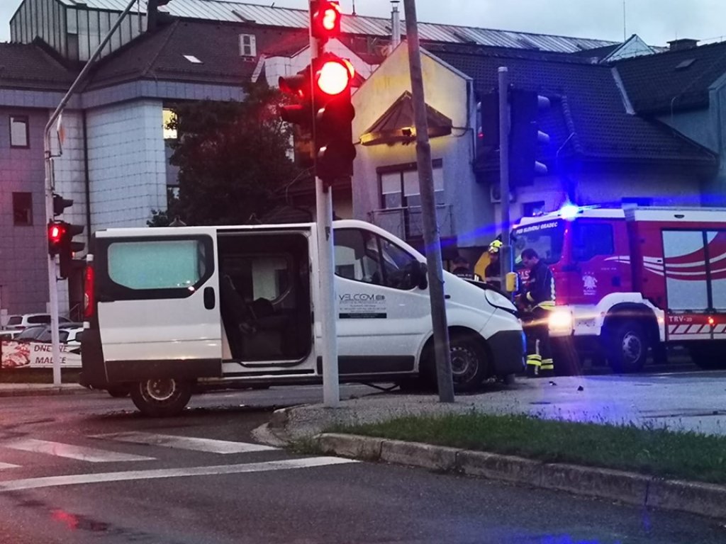 Štirje poškodovani v jutranji nesreči
