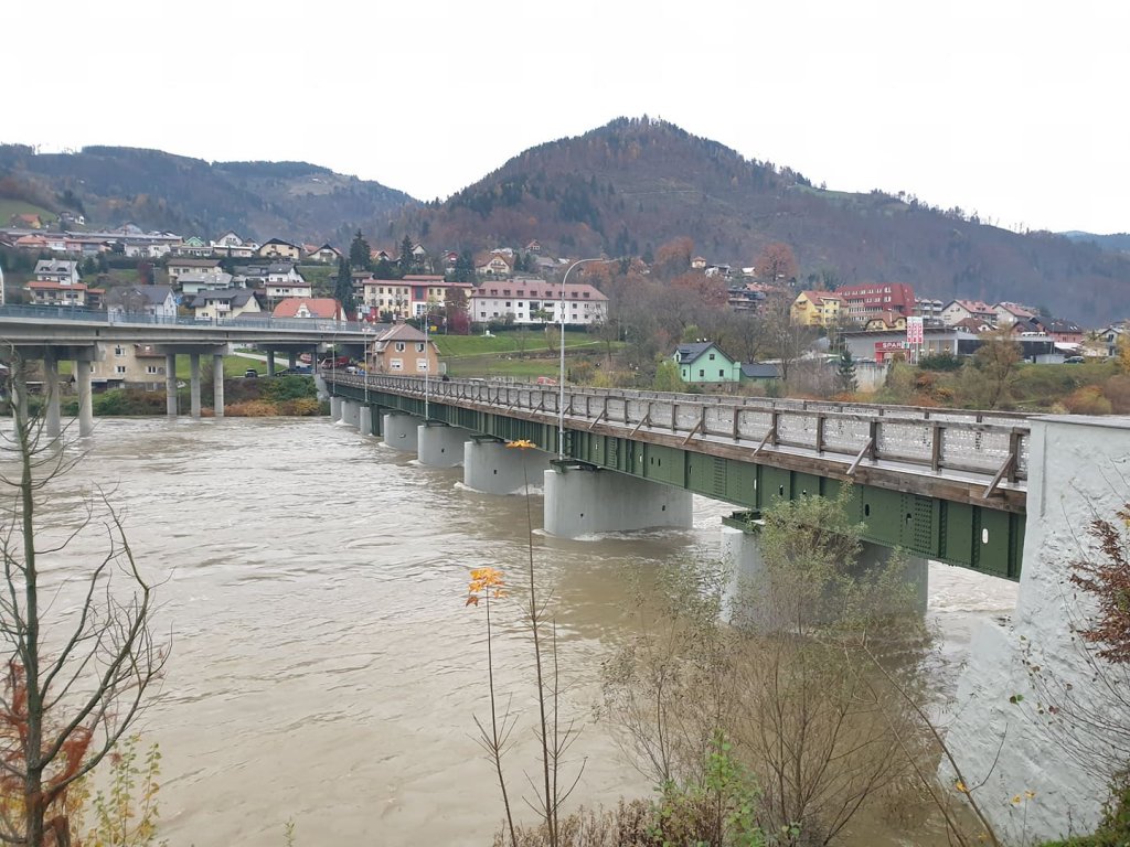 Po polnoči lahko v Dravogradu zatulijo sirene