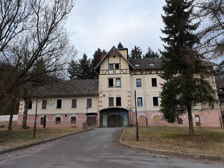 Propadajoči Rimski vrelec bodo podrli